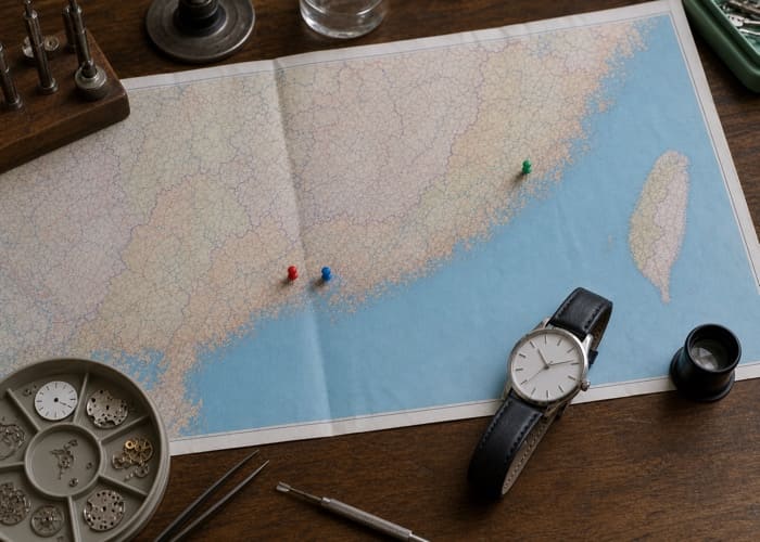 An overview map of China highlighting the watch manufacturing hubs in Shenzhen and Guangzhou.